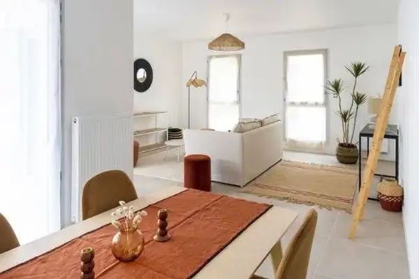 Villa midway